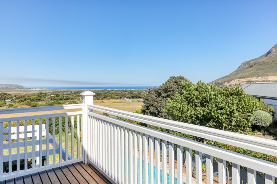To Let 3 Bedroom Property for Rent in Noordhaven Western Cape